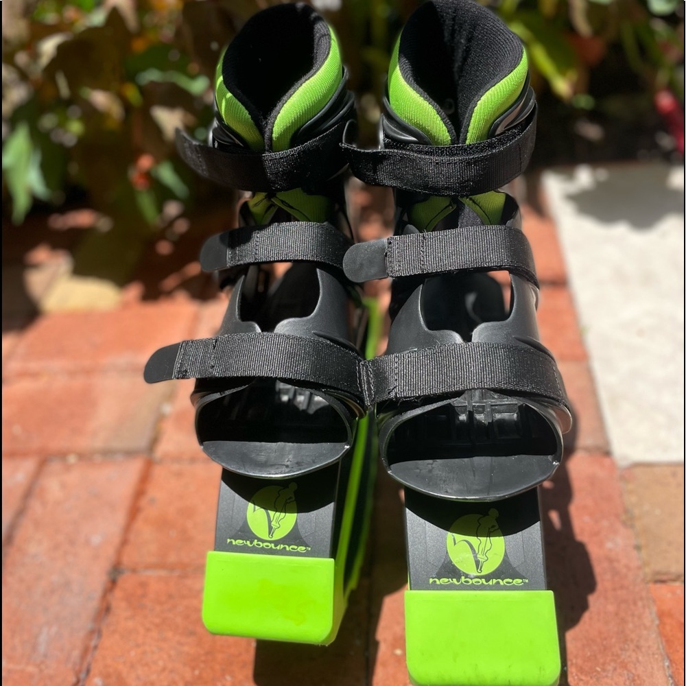 New Bounce Jumping Kangaroo Shoes - Exercise Bouncing  One Size Fits All (Green)
